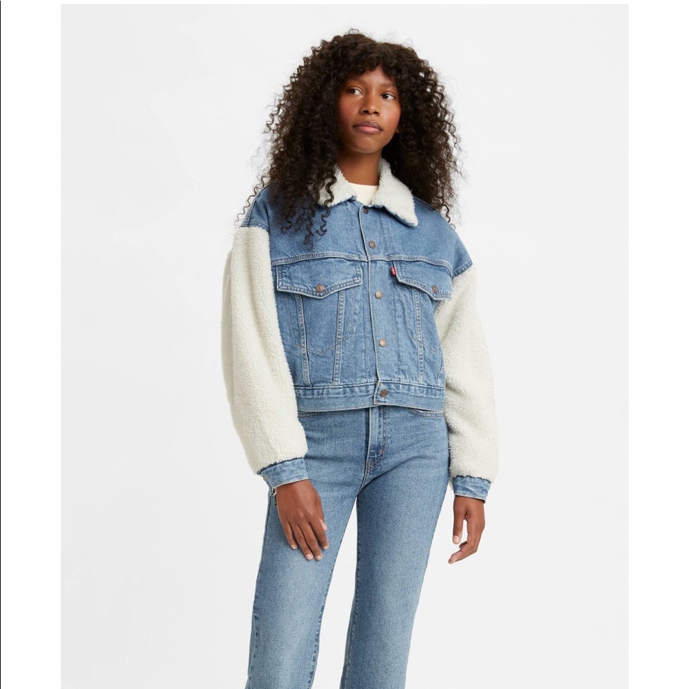 NWT Levi’s Women’s Cropped Sherpa/Denim Trucker Jacket